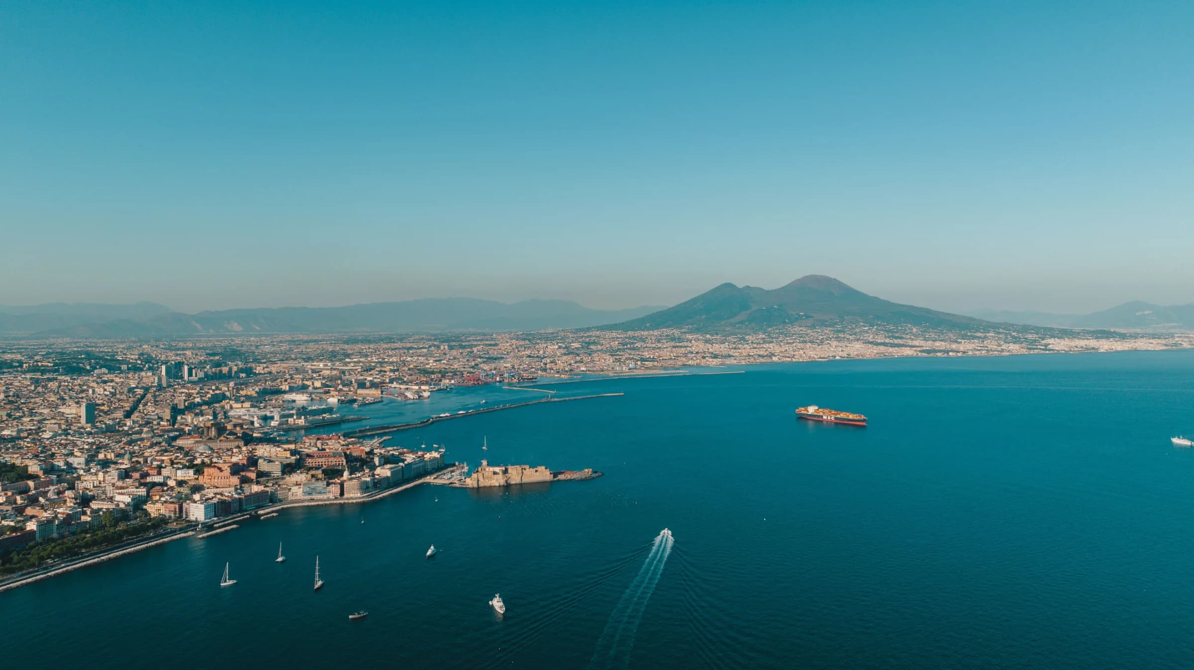 Il golfo di Napoli in primavera