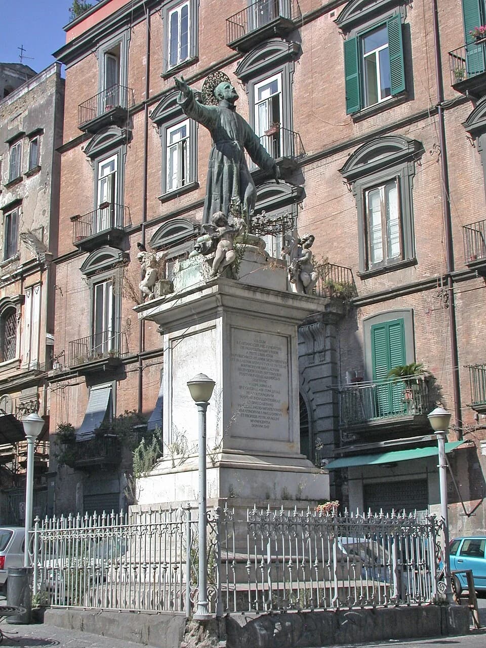 Piazza San Gaetano su via dei Tribunali
